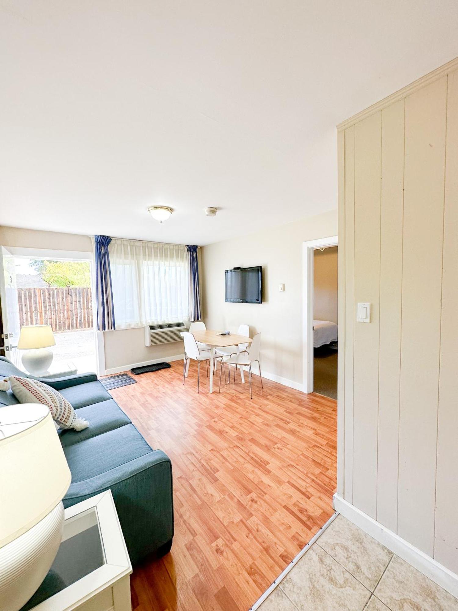 Oasis By The Bay Vacation Suites Wasaga Beach Extérieur photo