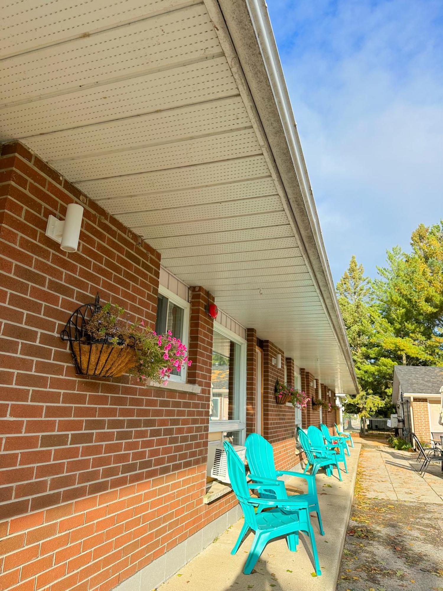 Oasis By The Bay Vacation Suites Wasaga Beach Extérieur photo