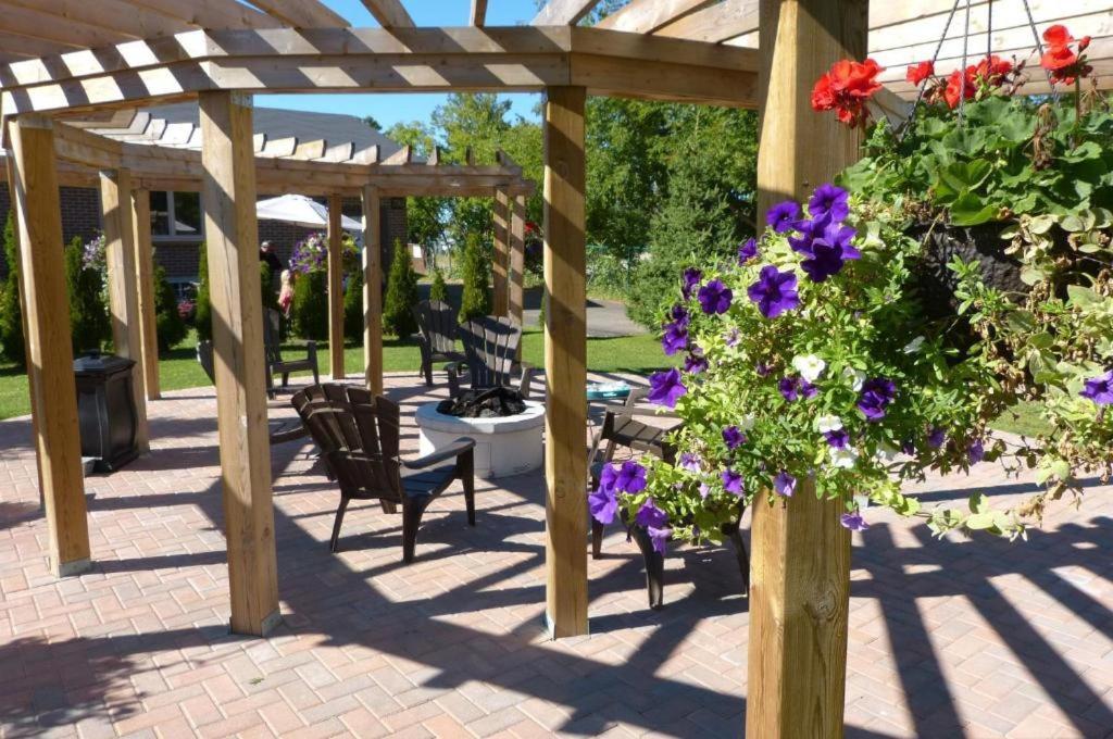 Oasis By The Bay Vacation Suites Wasaga Beach Extérieur photo