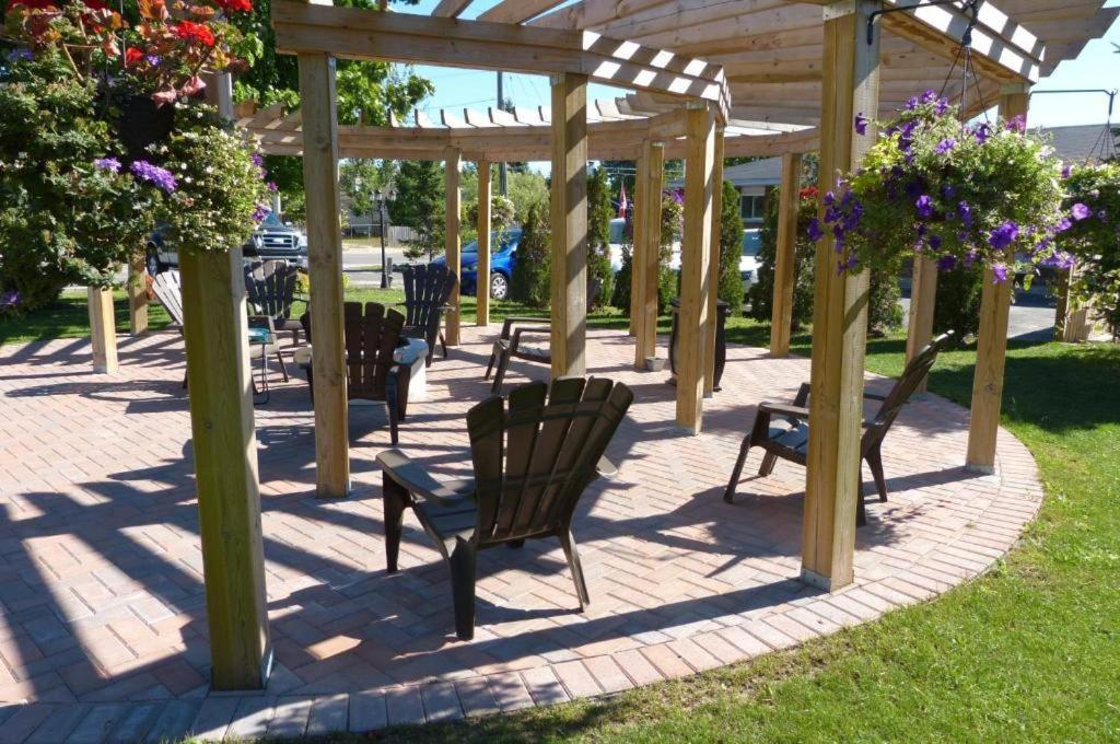 Oasis By The Bay Vacation Suites Wasaga Beach Extérieur photo