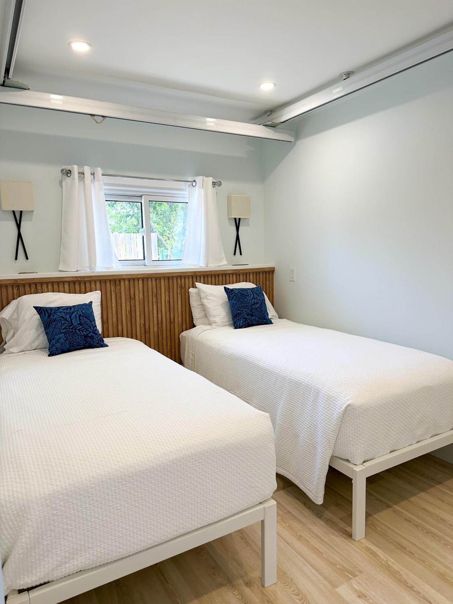 Oasis By The Bay Vacation Suites Wasaga Beach Extérieur photo