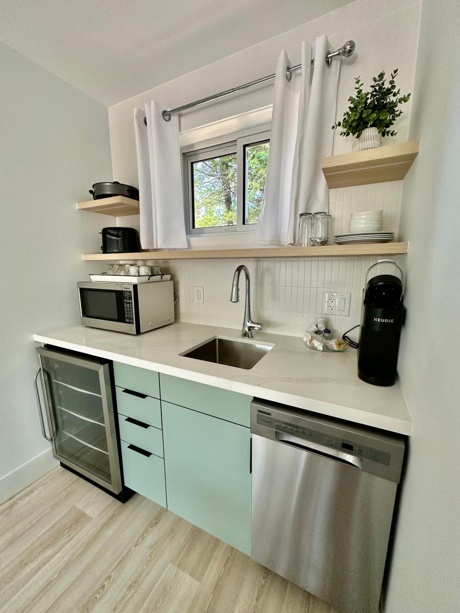 Oasis By The Bay Vacation Suites Wasaga Beach Extérieur photo