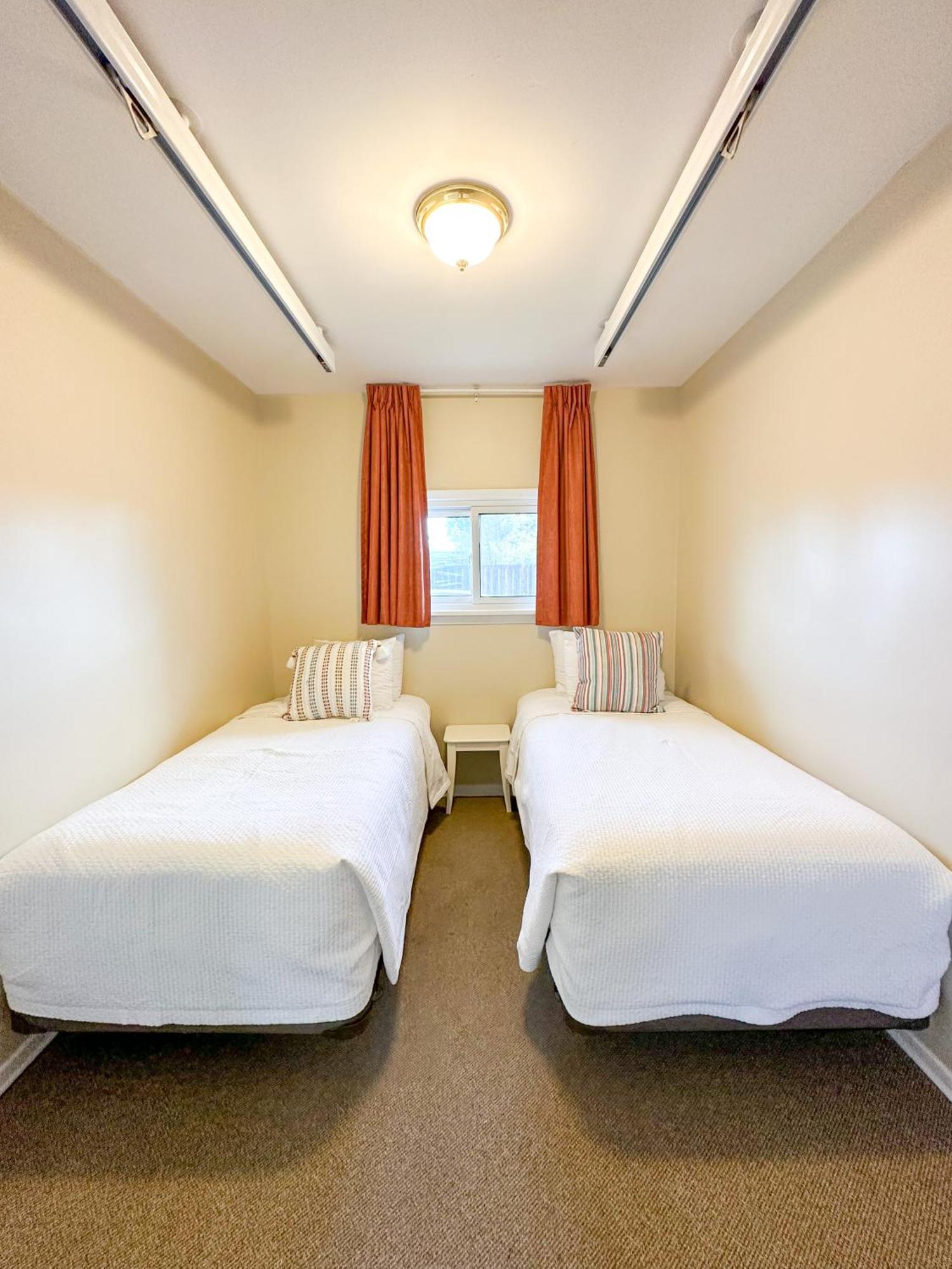 Oasis By The Bay Vacation Suites Wasaga Beach Extérieur photo