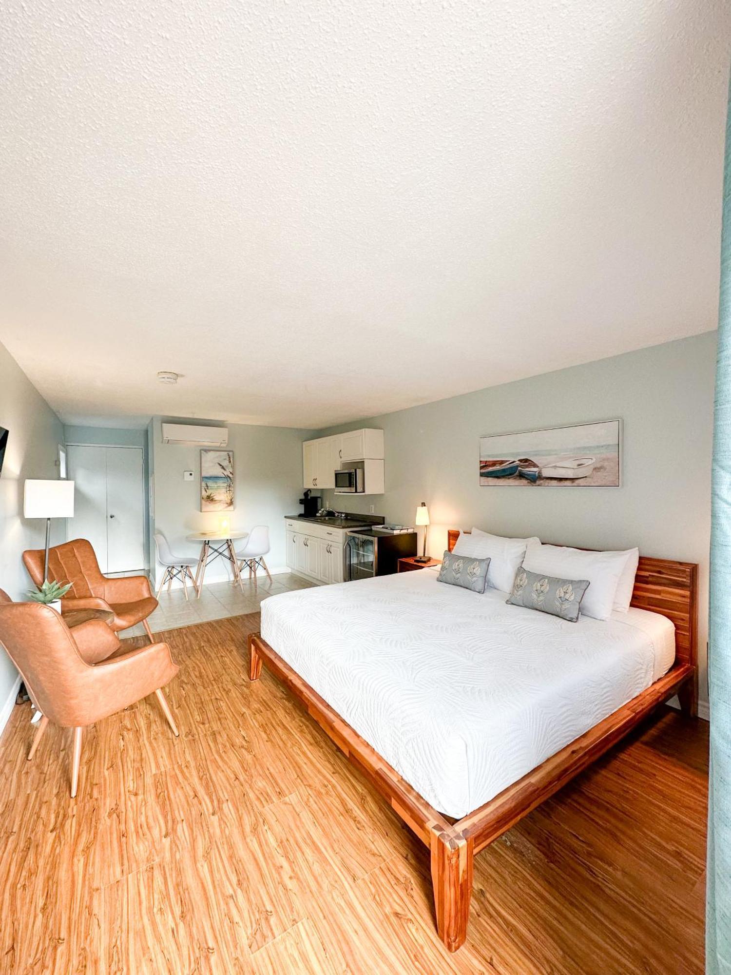 Oasis By The Bay Vacation Suites Wasaga Beach Extérieur photo