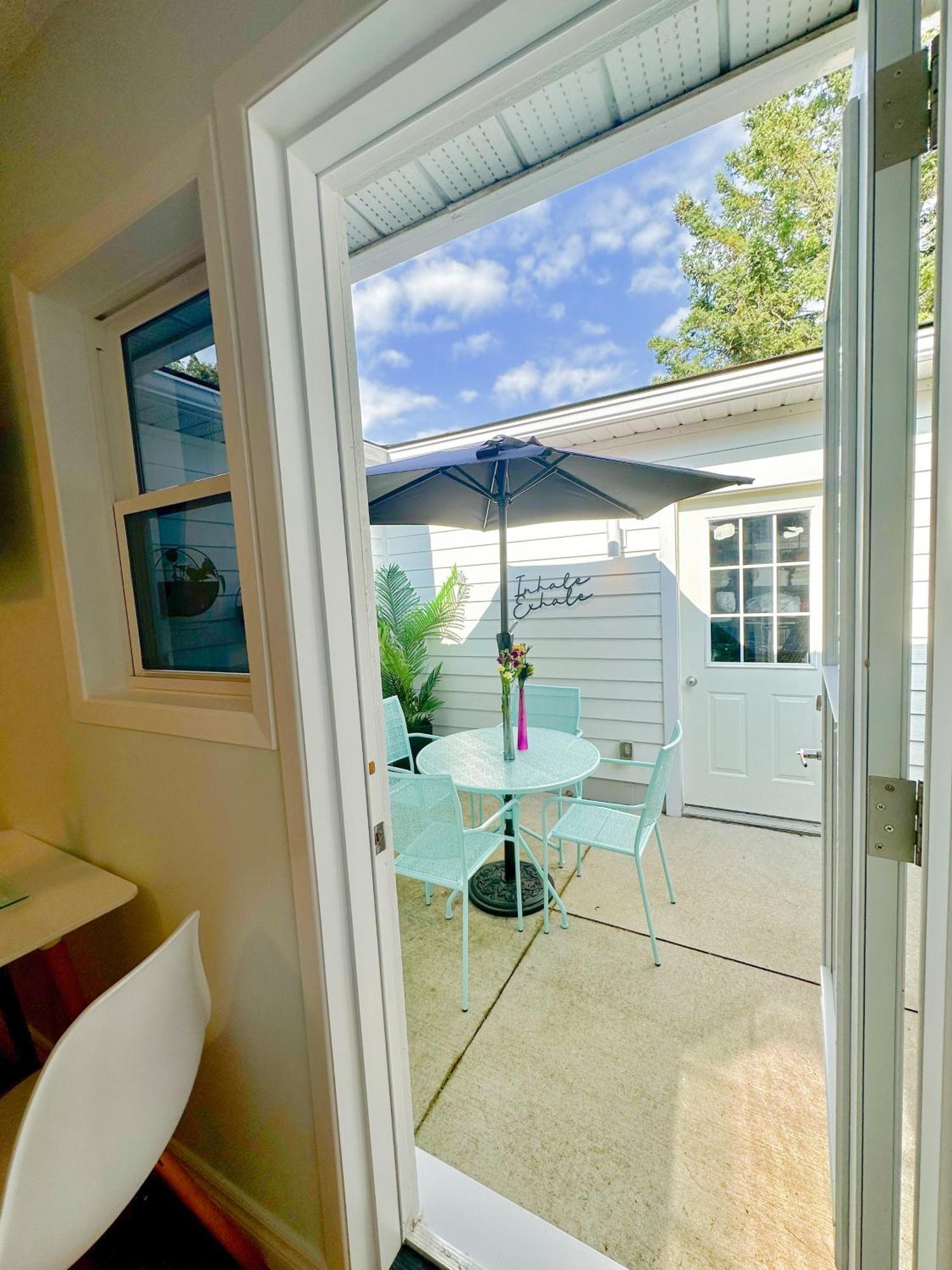 Oasis By The Bay Vacation Suites Wasaga Beach Extérieur photo