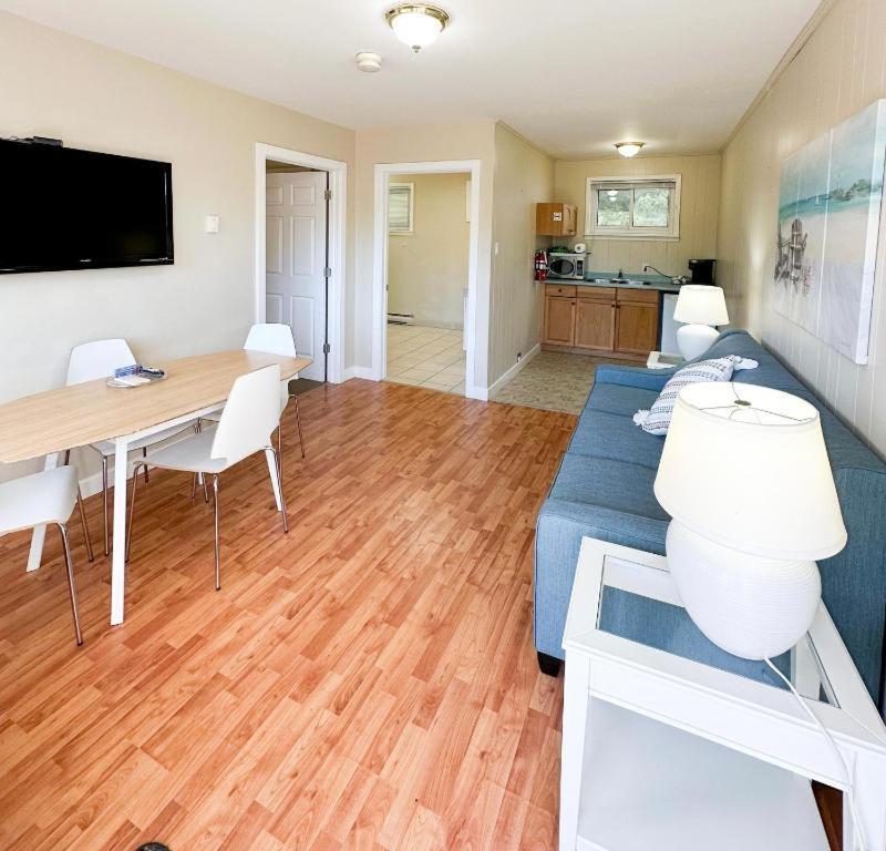 Oasis By The Bay Vacation Suites Wasaga Beach Extérieur photo