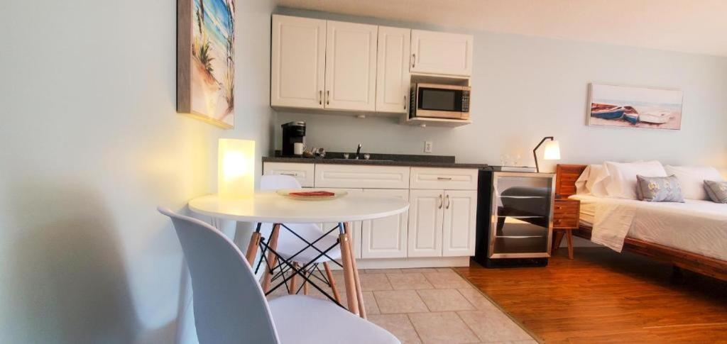 Oasis By The Bay Vacation Suites Wasaga Beach Extérieur photo