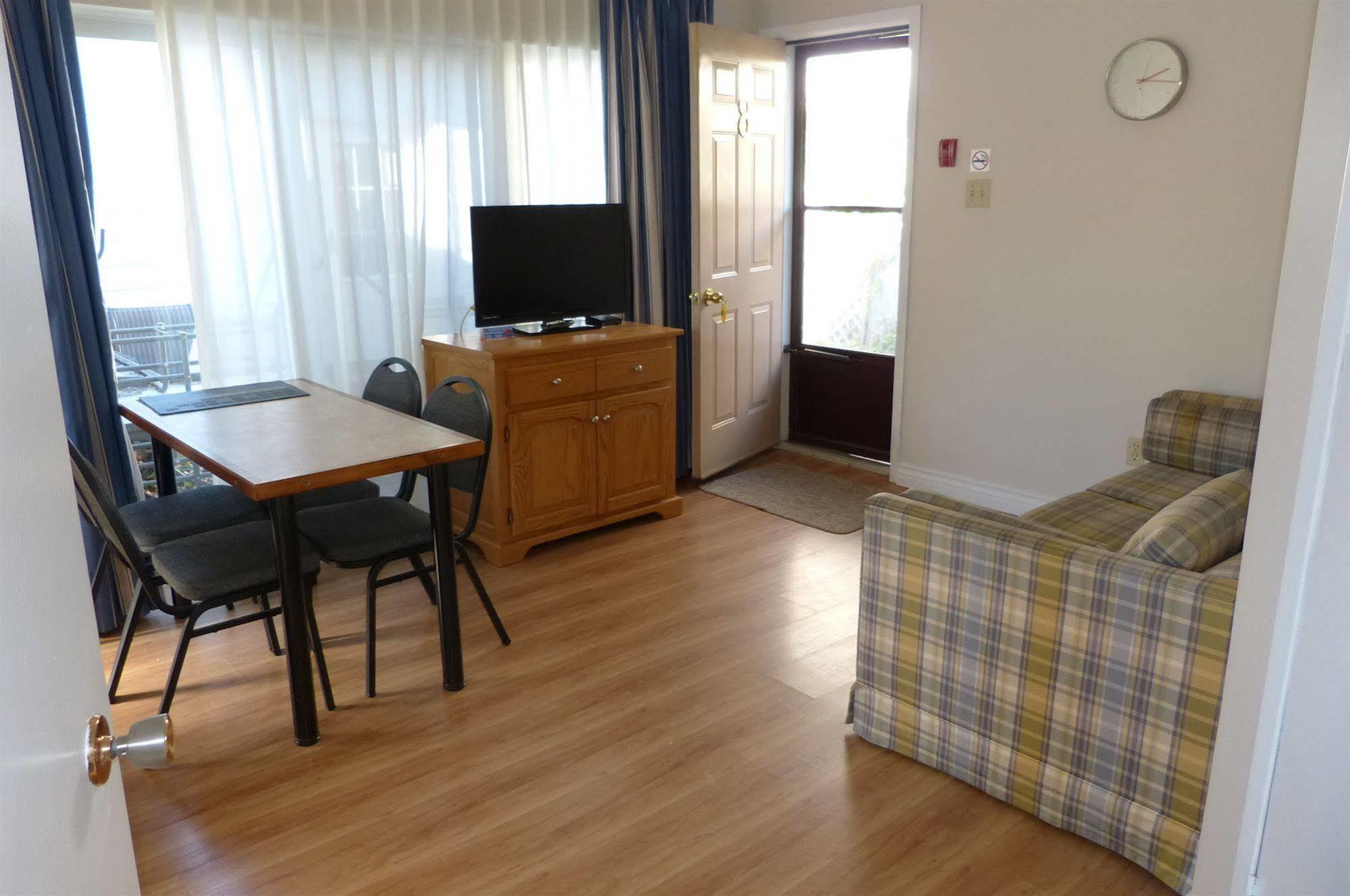 Oasis By The Bay Vacation Suites Wasaga Beach Extérieur photo