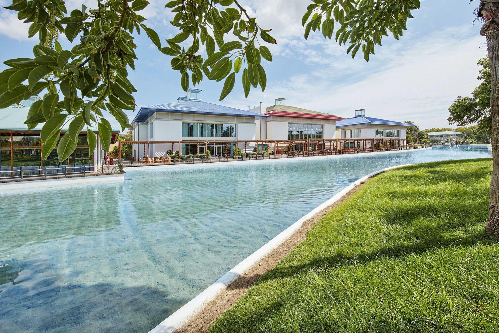 Oasis By The Bay Vacation Suites Wasaga Beach Extérieur photo