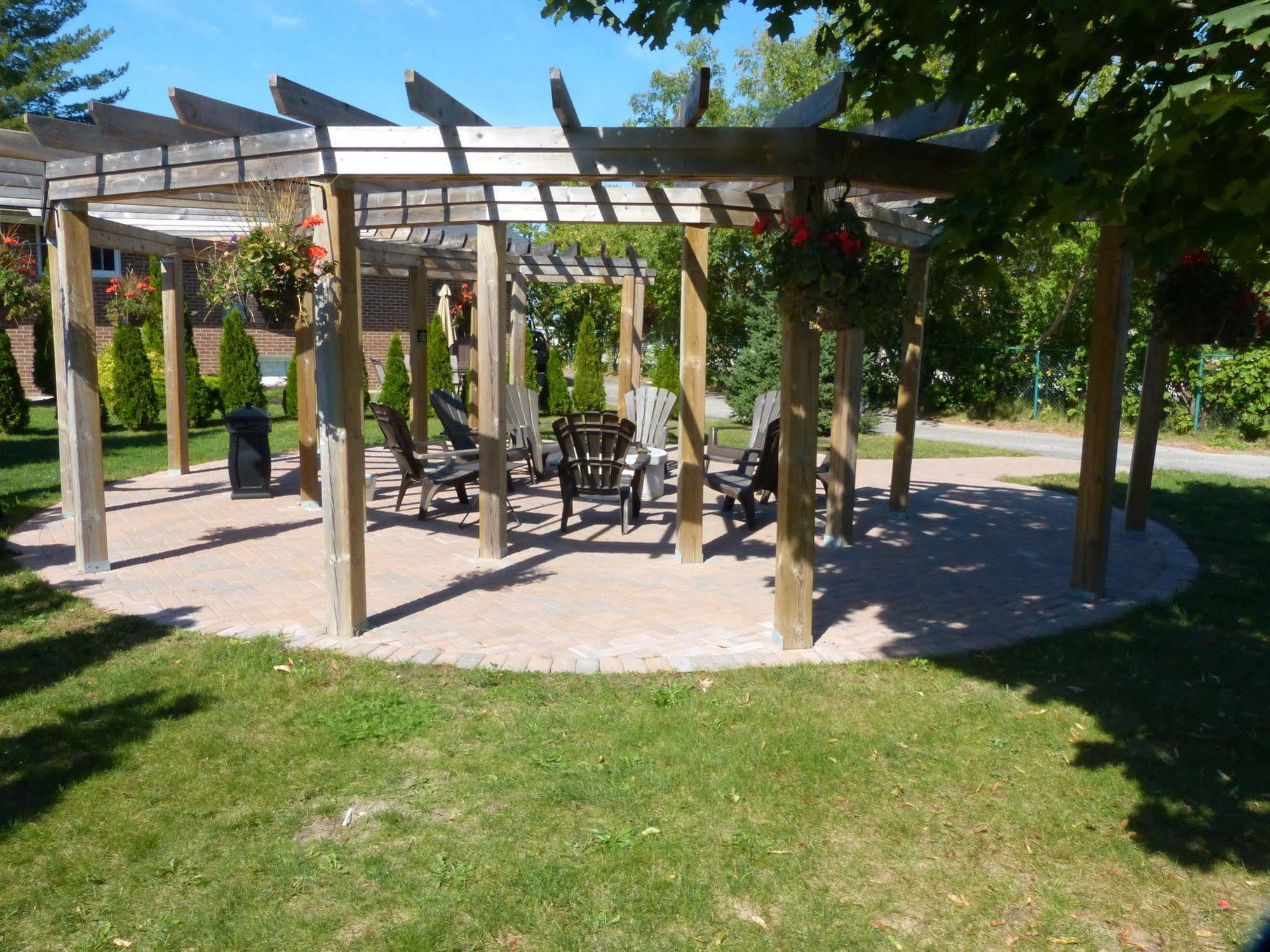 Oasis By The Bay Vacation Suites Wasaga Beach Extérieur photo